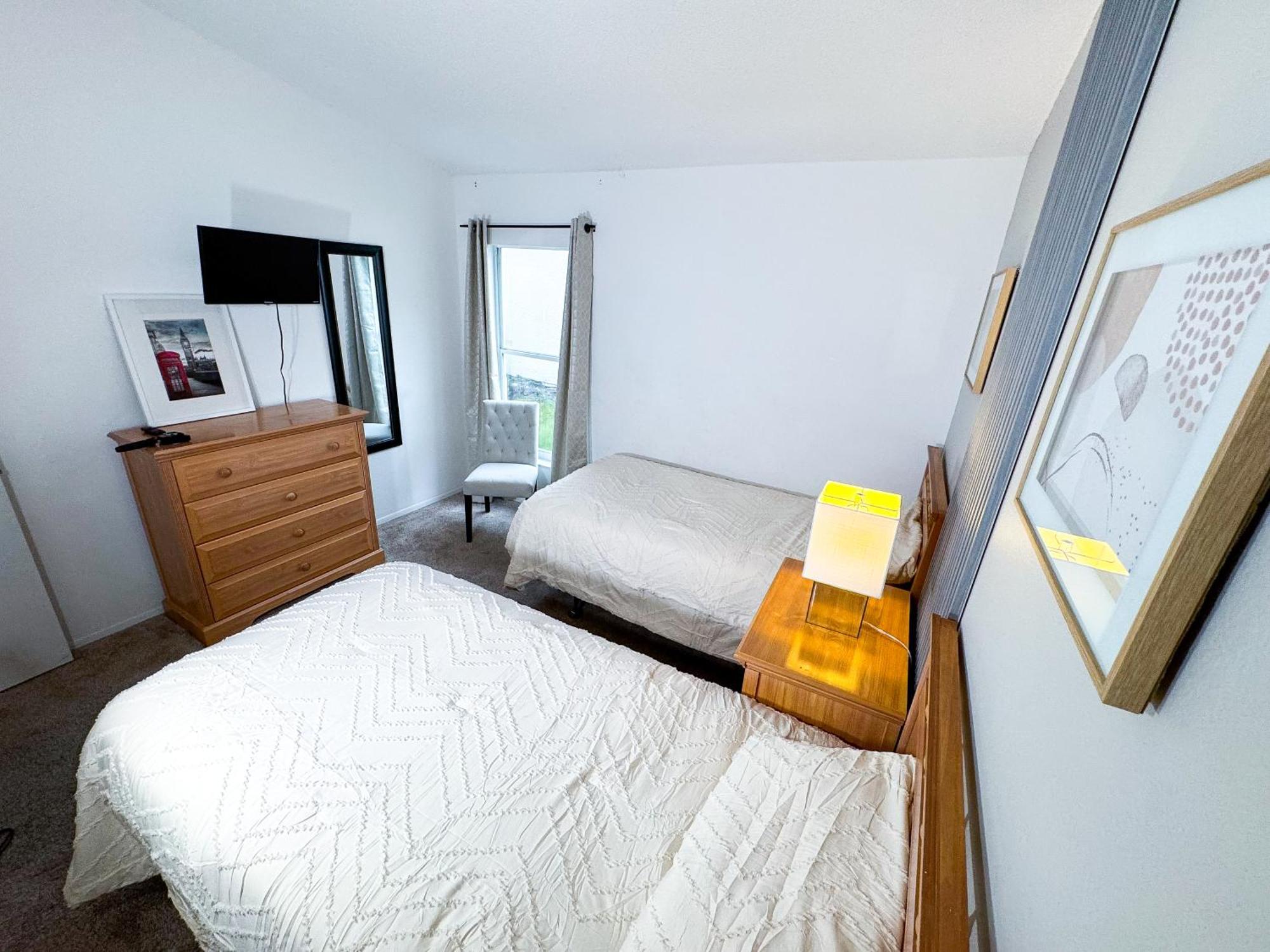 Luxurious Private Heated Pool Close To Davenport