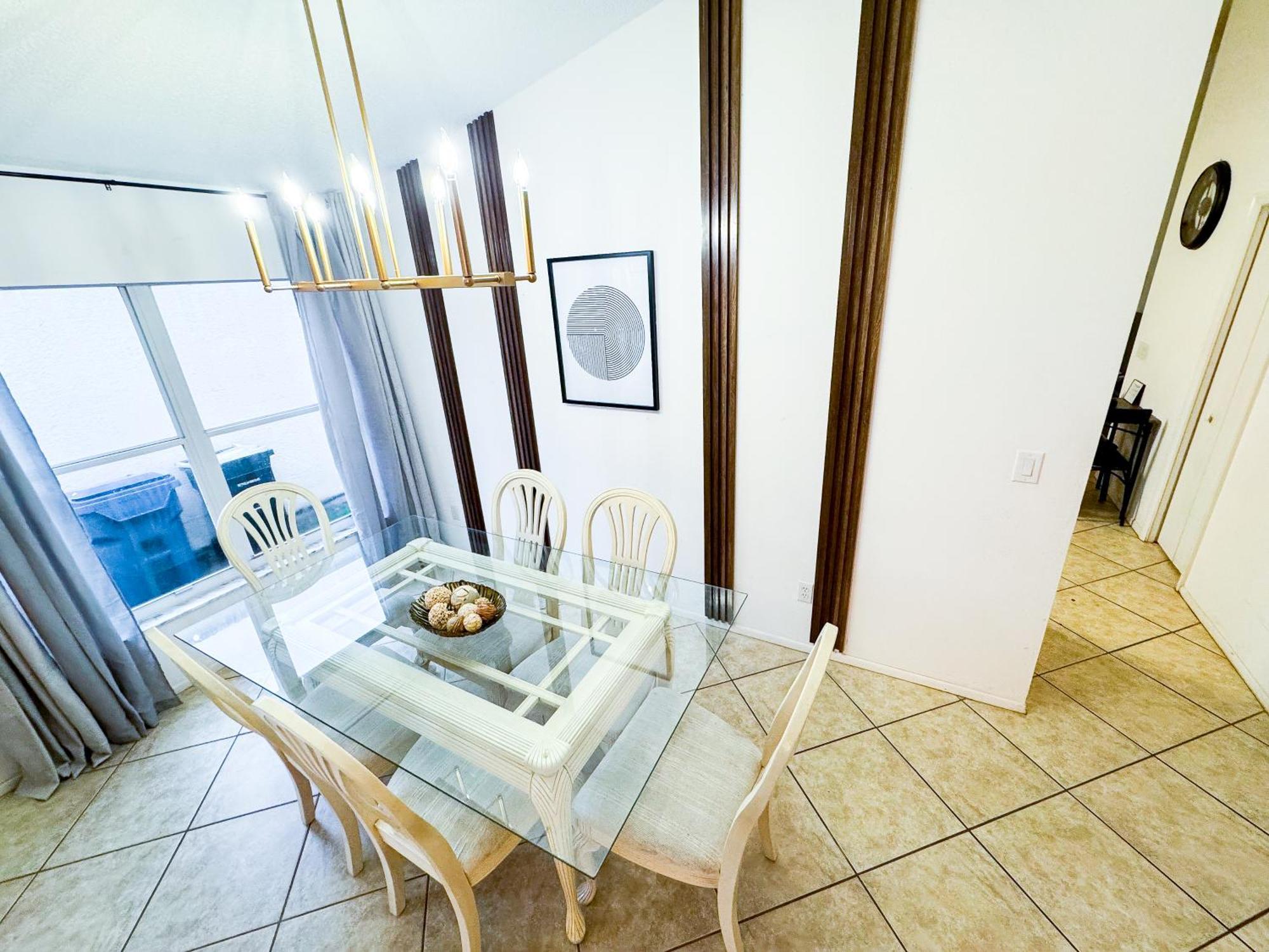 Luxurious Private Heated Pool Close To